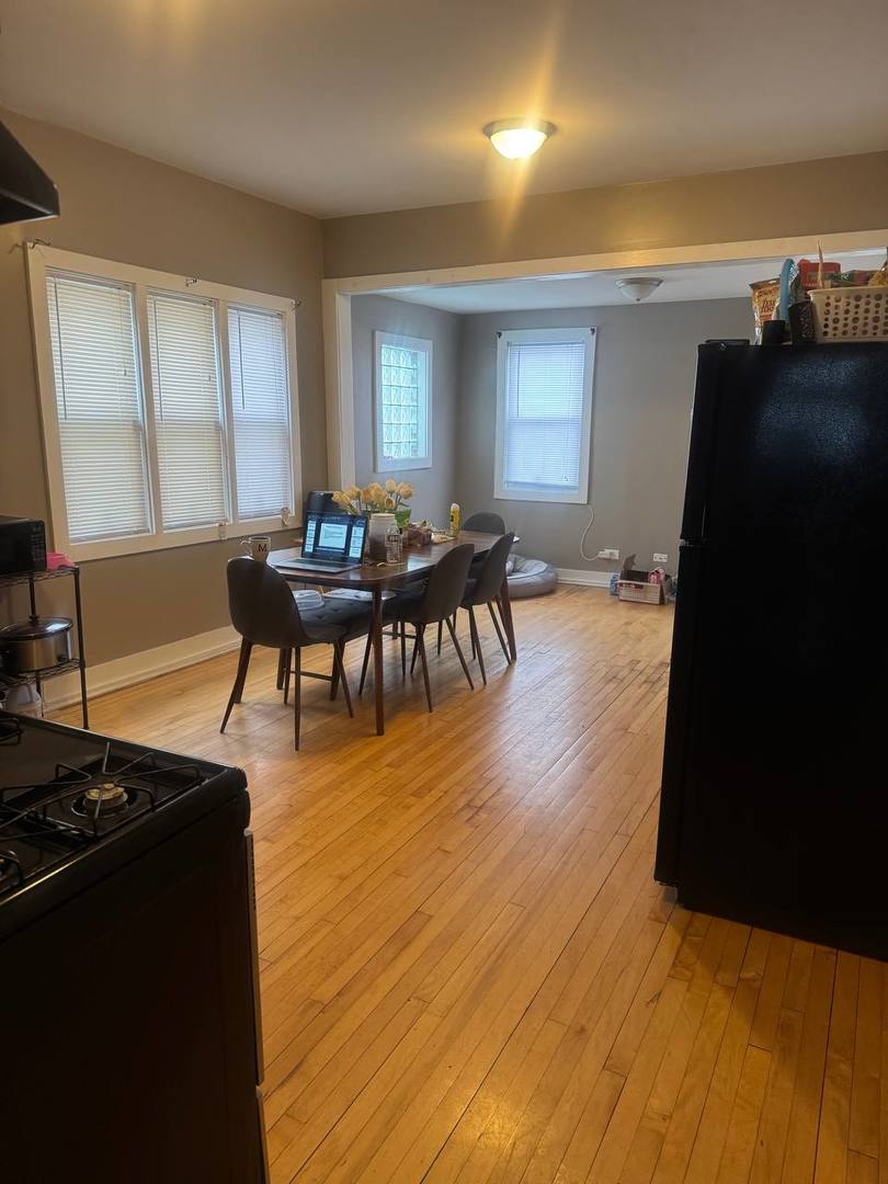 8520 South Kingston Avenue Chicago IL 60617