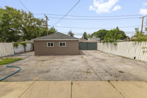 15818 Willard Avenue Harvey IL 60426