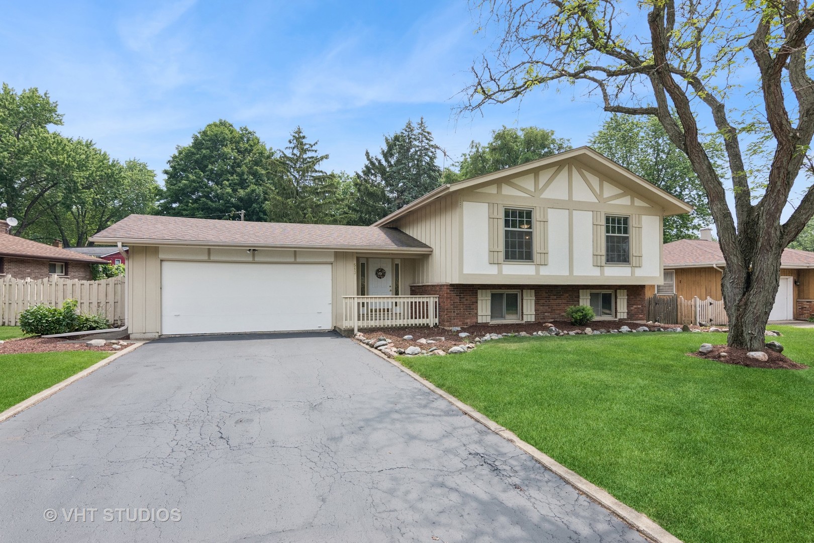 513 James Court Algonquin IL 60102