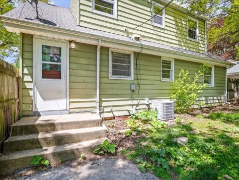 1521 Chelsea Avenue Rockford IL 61107