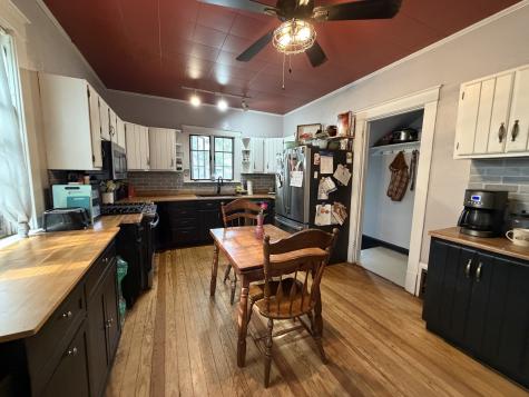 419 North Plum Street Farmer City IL 61842
