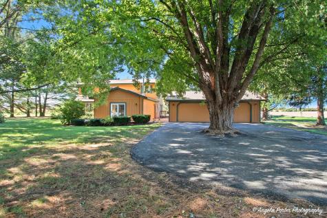 15758 County Line Road Capron IL 61012