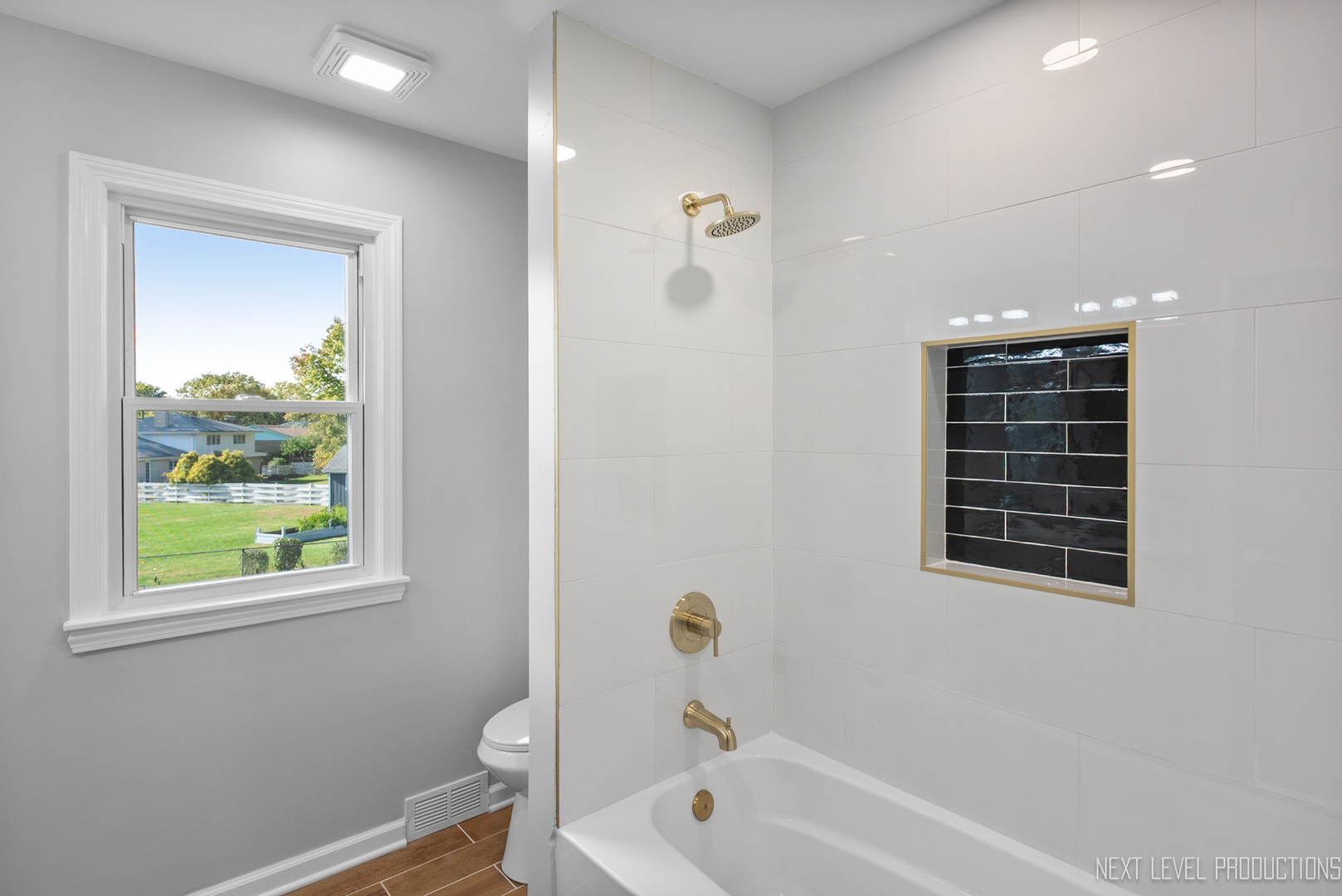 27 South Canterbury Road Aurora IL 60506