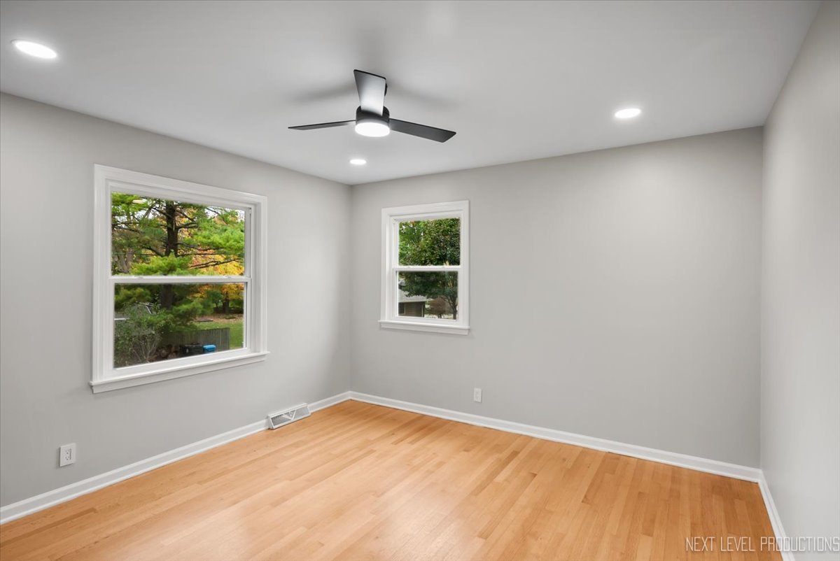 27 South Canterbury Road Aurora IL 60506