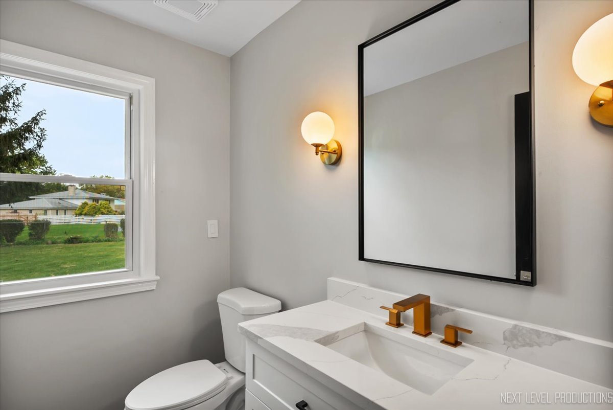 27 South Canterbury Road Aurora IL 60506