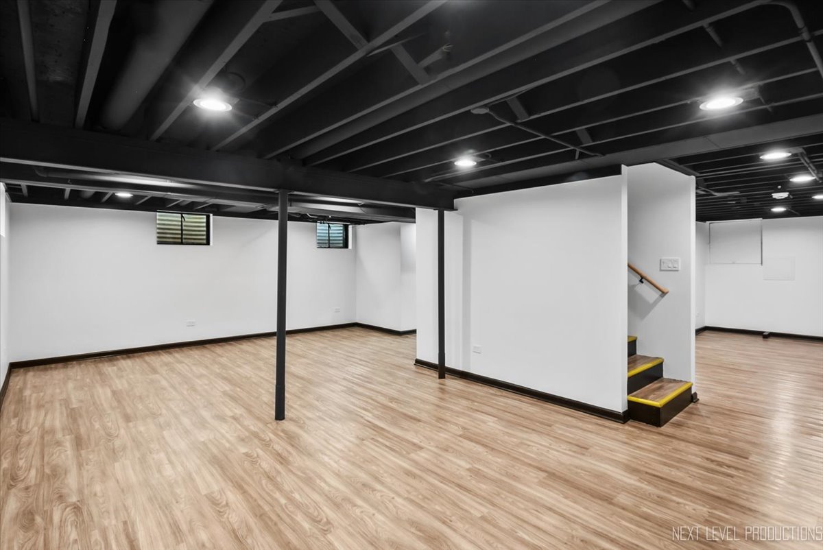 27 South Canterbury Road Aurora IL 60506