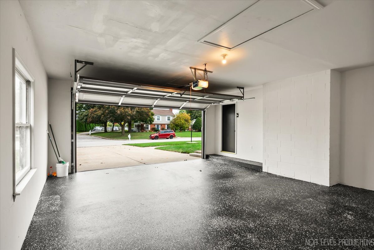 27 South Canterbury Road Aurora IL 60506