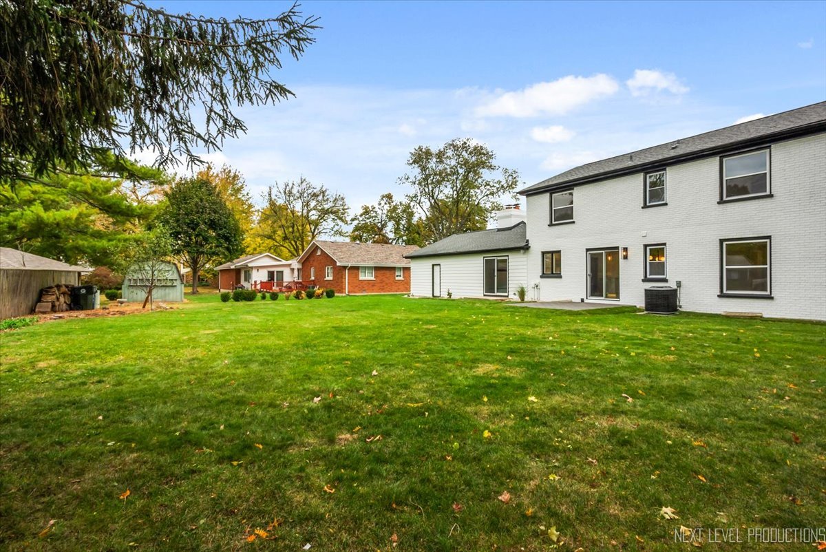 27 South Canterbury Road Aurora IL 60506