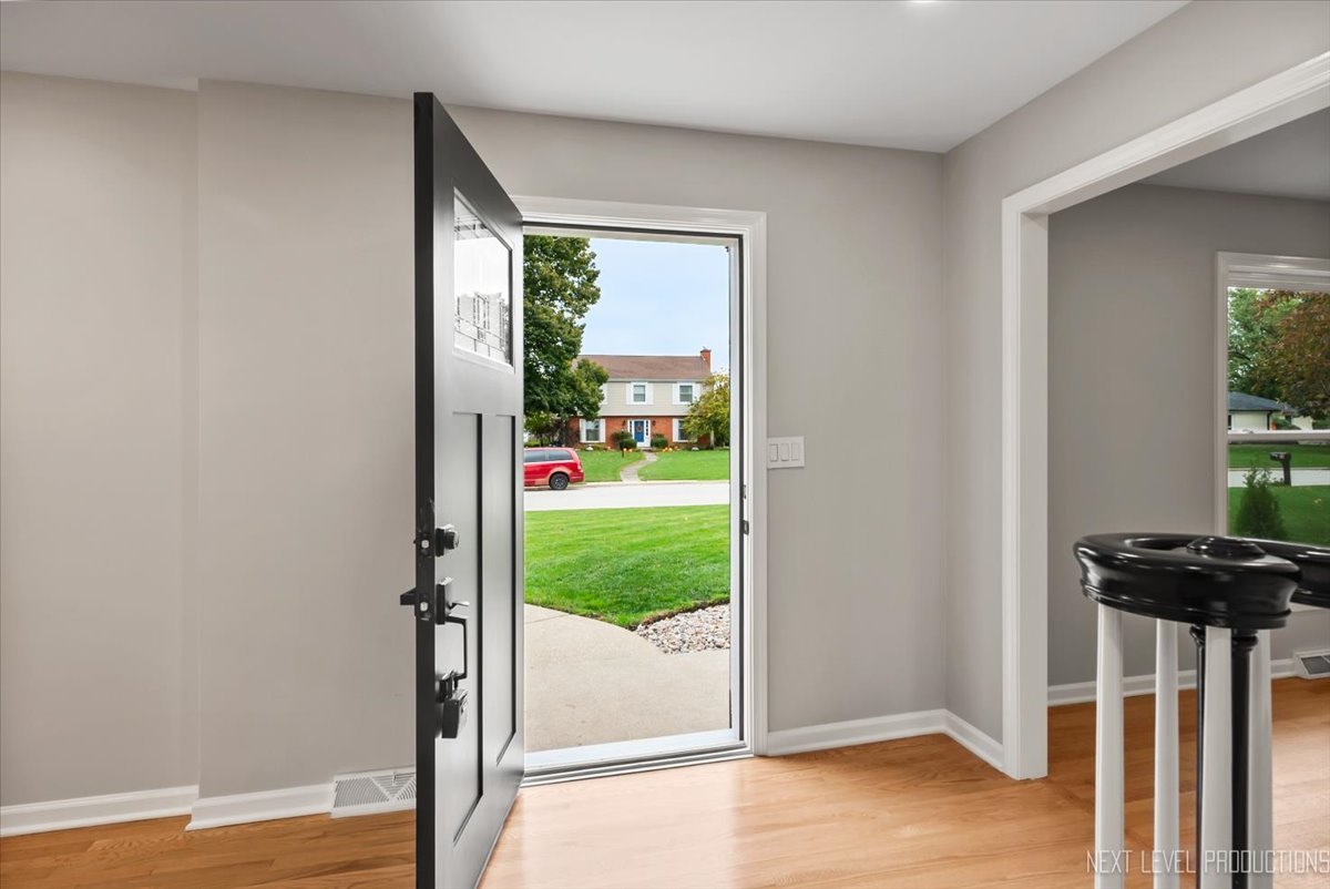 27 South Canterbury Road Aurora IL 60506