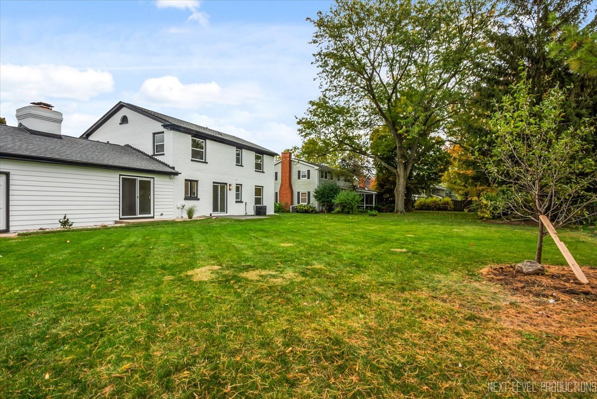 27 South Canterbury Road Aurora IL 60506