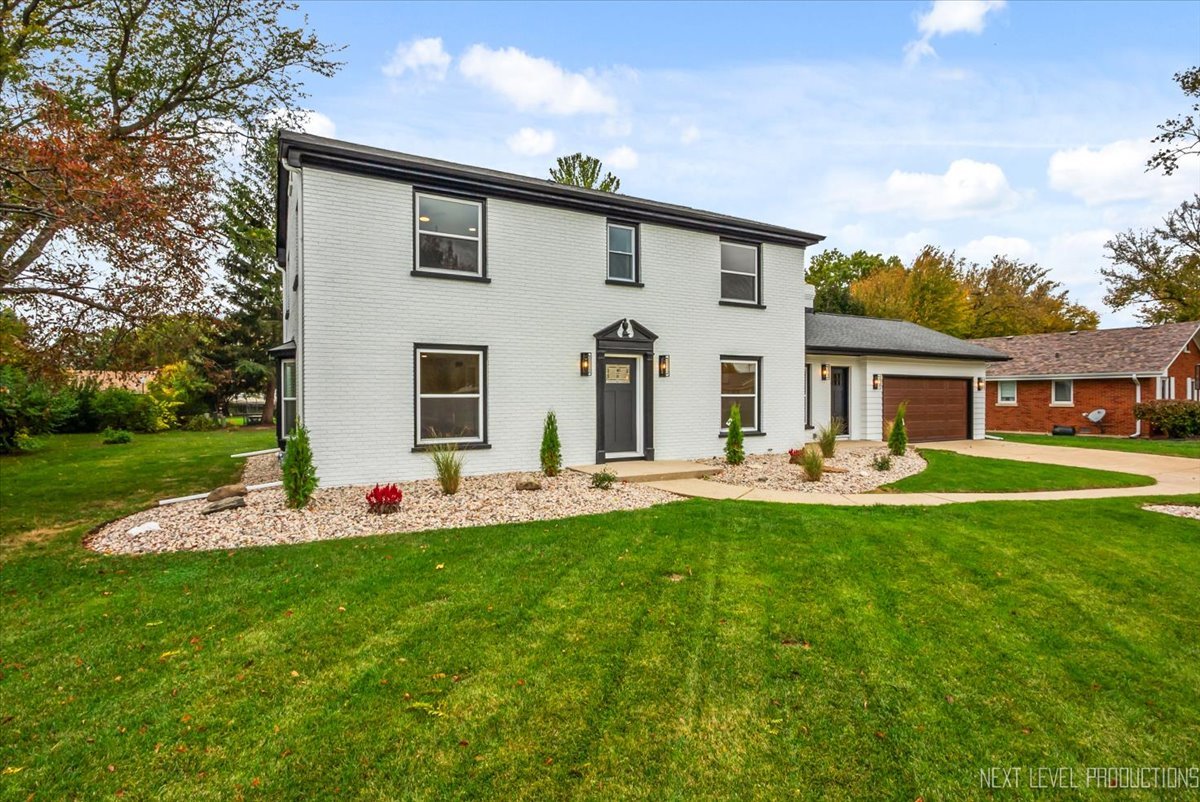 27 South Canterbury Road Aurora IL 60506