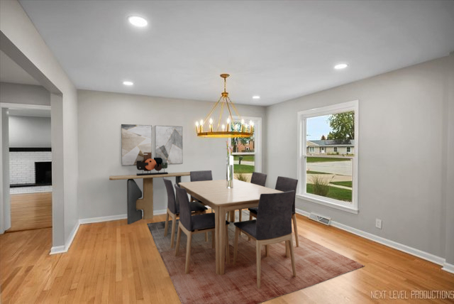 27 South Canterbury Road Aurora IL 60506