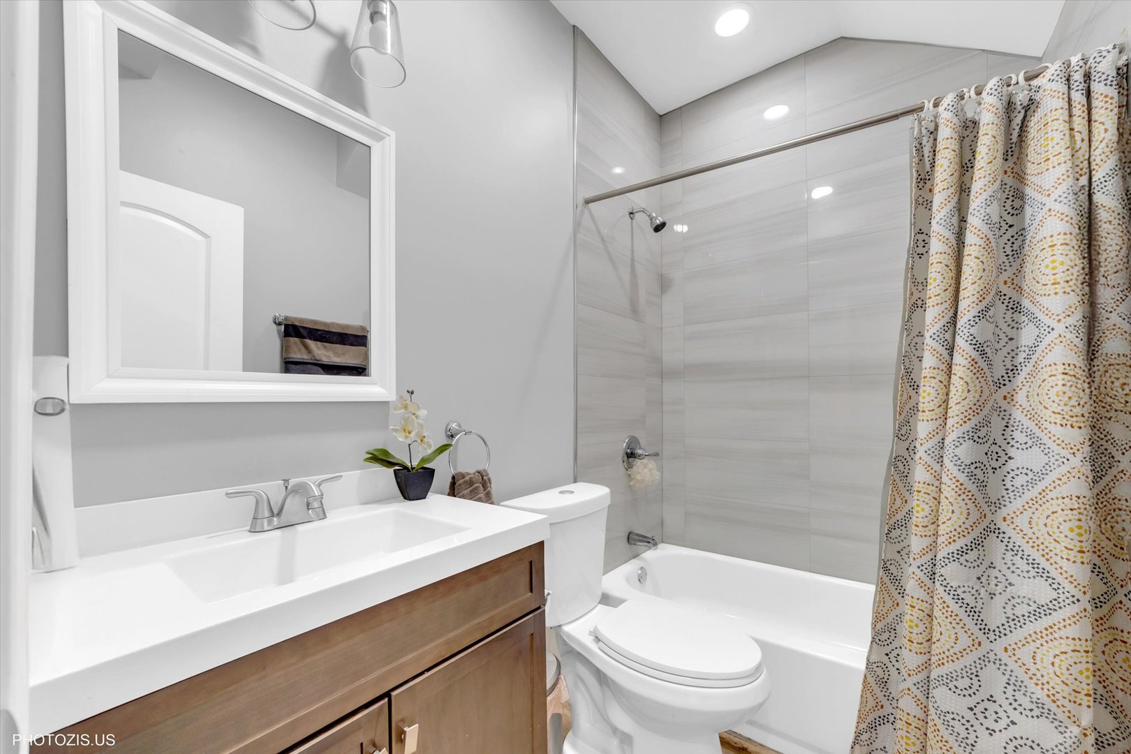 8404 South Exchange Avenue Chicago IL 60617