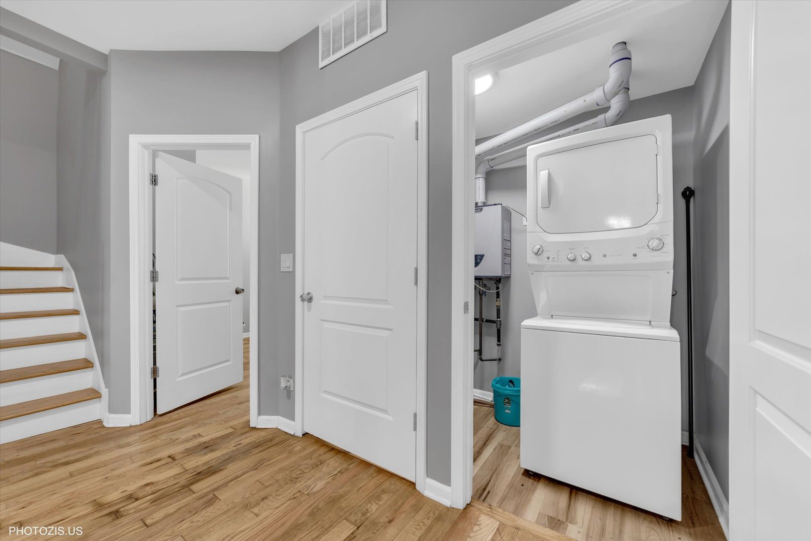 8404 South Exchange Avenue Chicago IL 60617