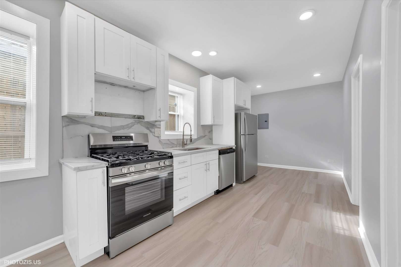 8404 South Exchange Avenue Chicago IL 60617