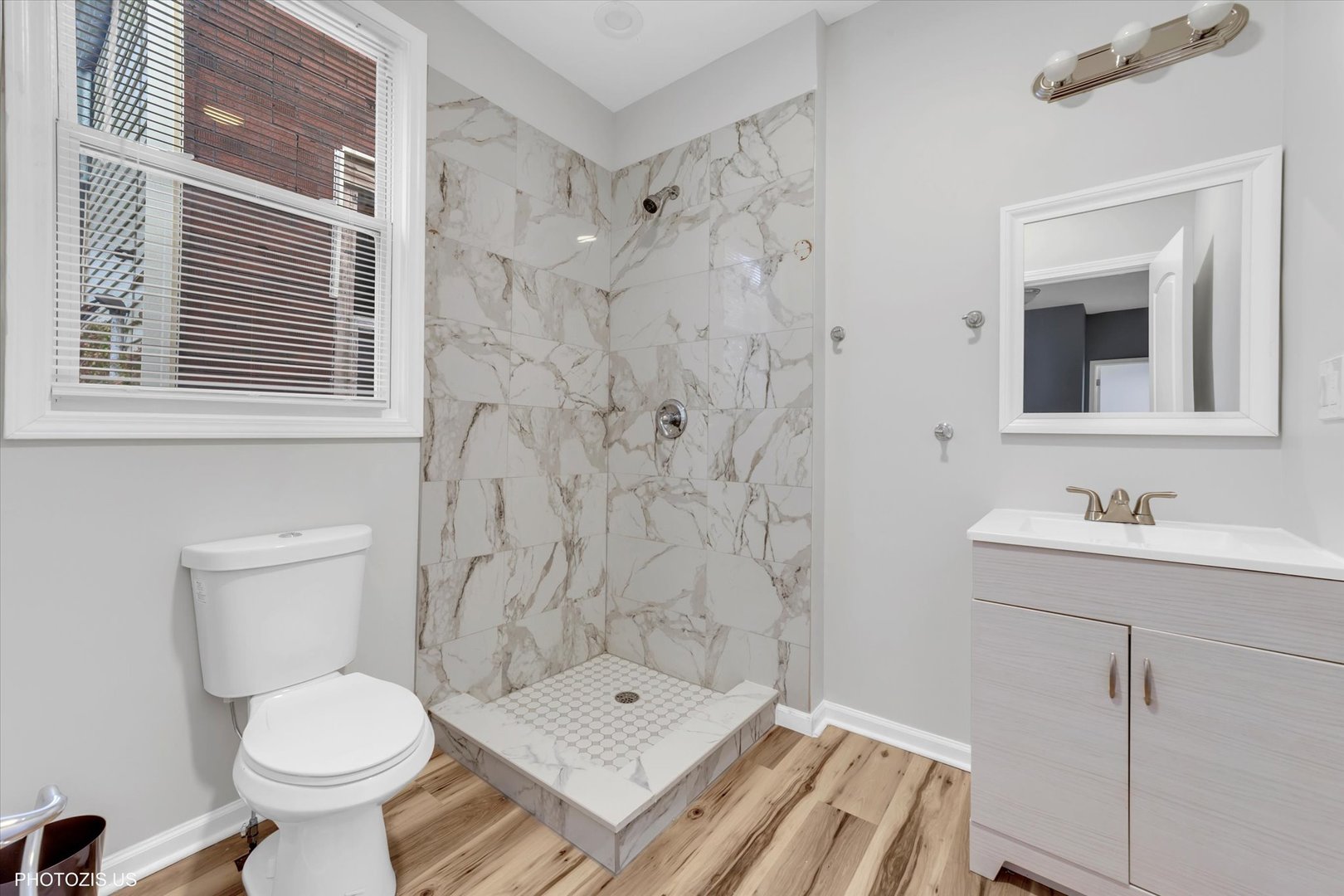 8404 South Exchange Avenue Chicago IL 60617