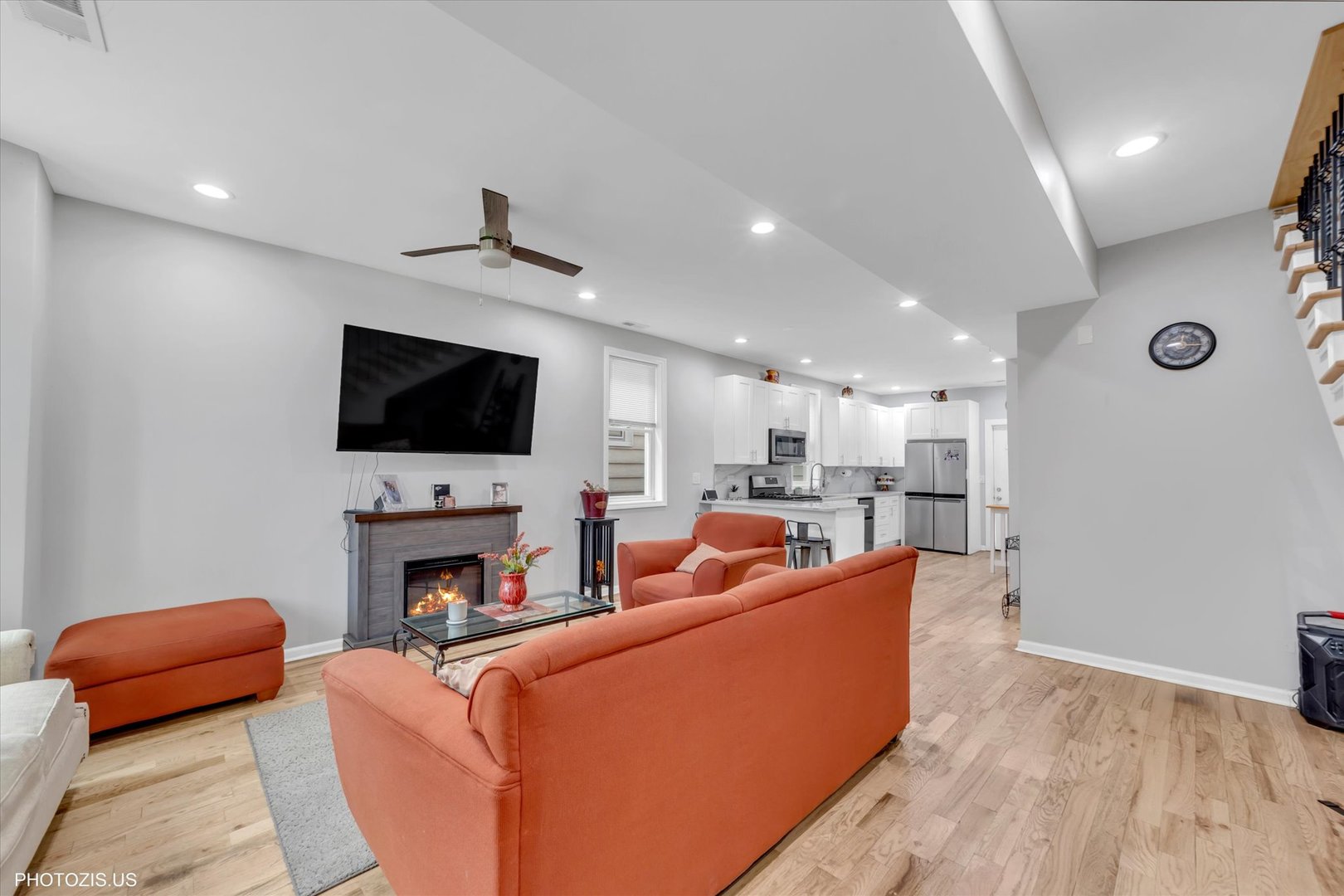 8404 South Exchange Avenue Chicago IL 60617