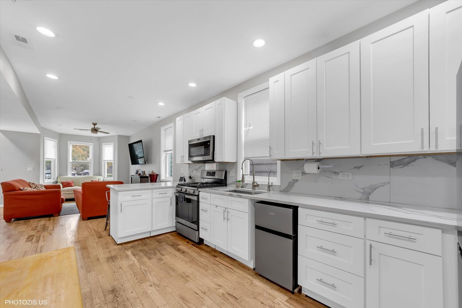 8404 South Exchange Avenue Chicago IL 60617