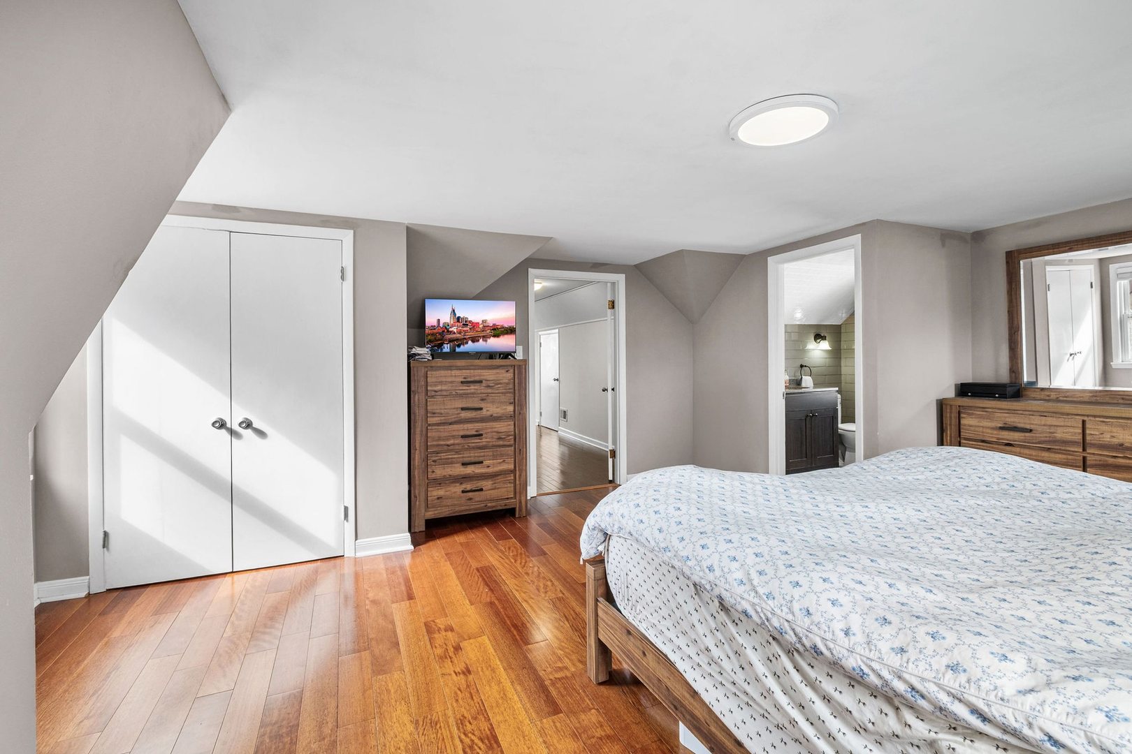 5904 West Berenice Avenue Chicago IL 60634