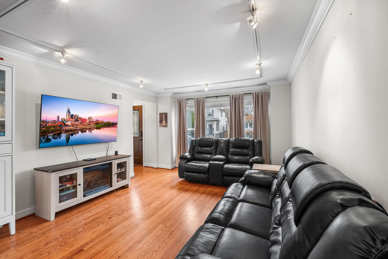 5904 West Berenice Avenue Chicago IL 60634