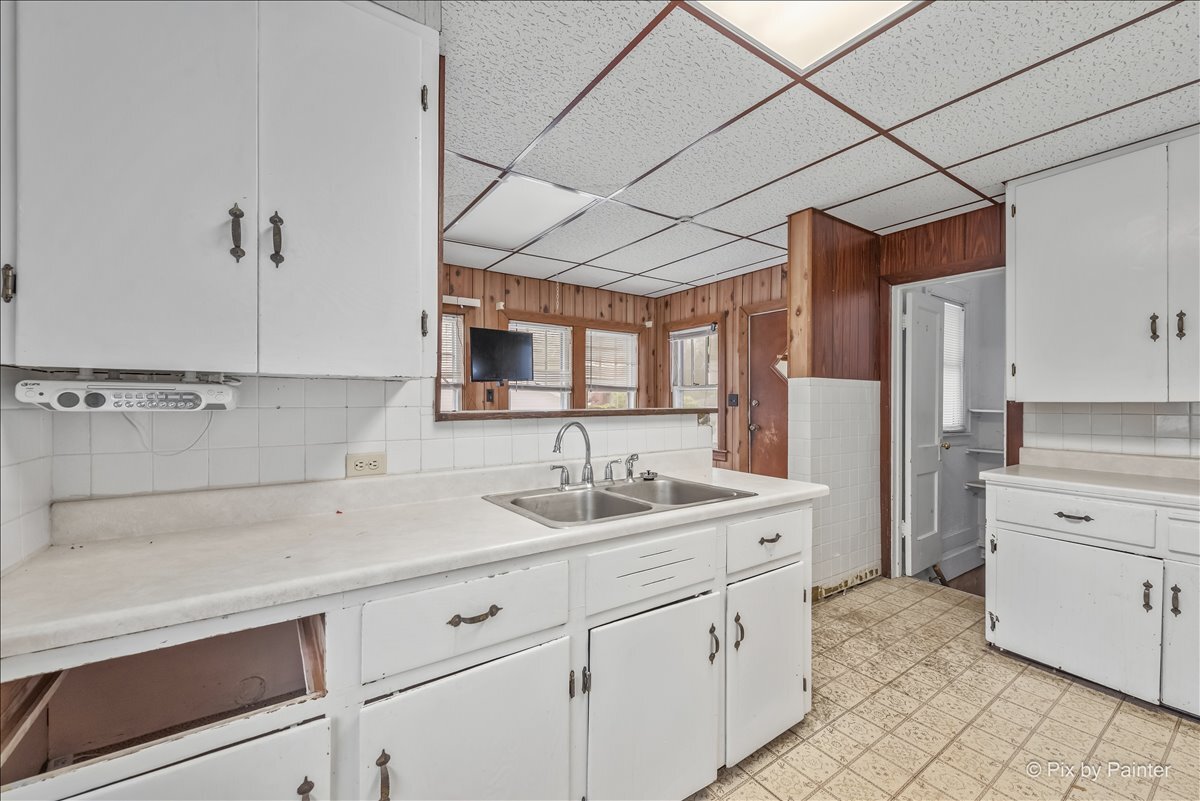 217 West School Street Villa Park IL 60181
