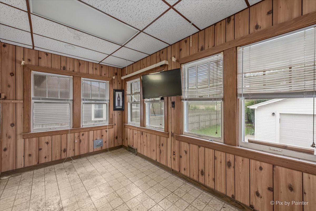 217 West School Street Villa Park IL 60181