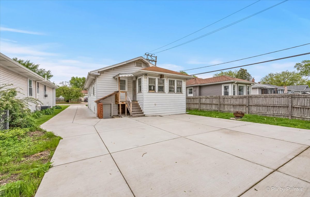 217 West School Street Villa Park IL 60181