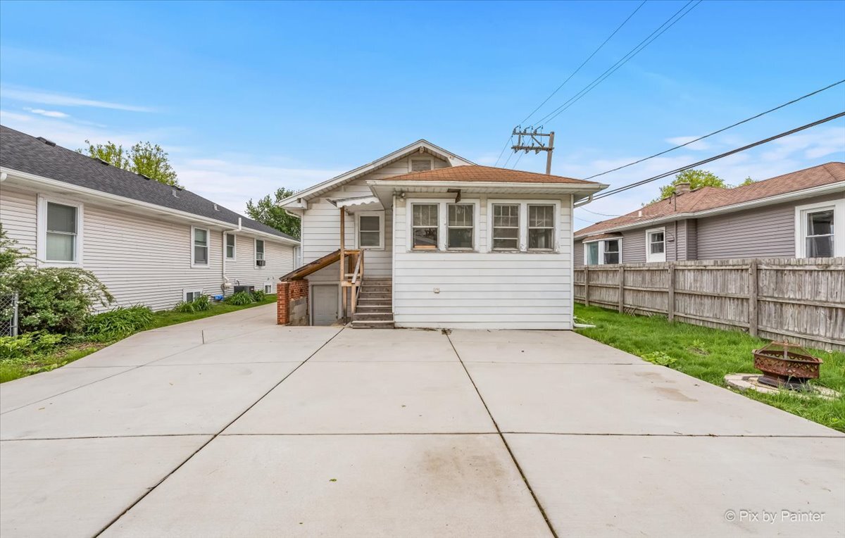 217 West School Street Villa Park IL 60181