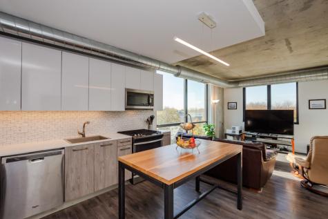 1714 West Roscoe Street Chicago IL 60657