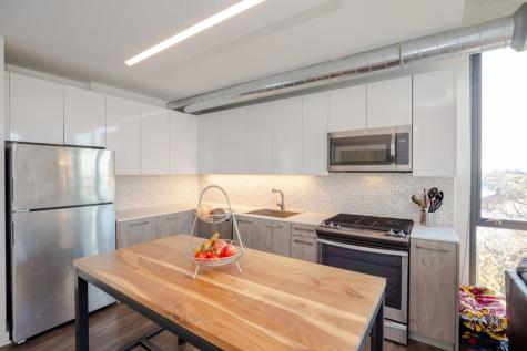 1714 West Roscoe Street Chicago IL 60657