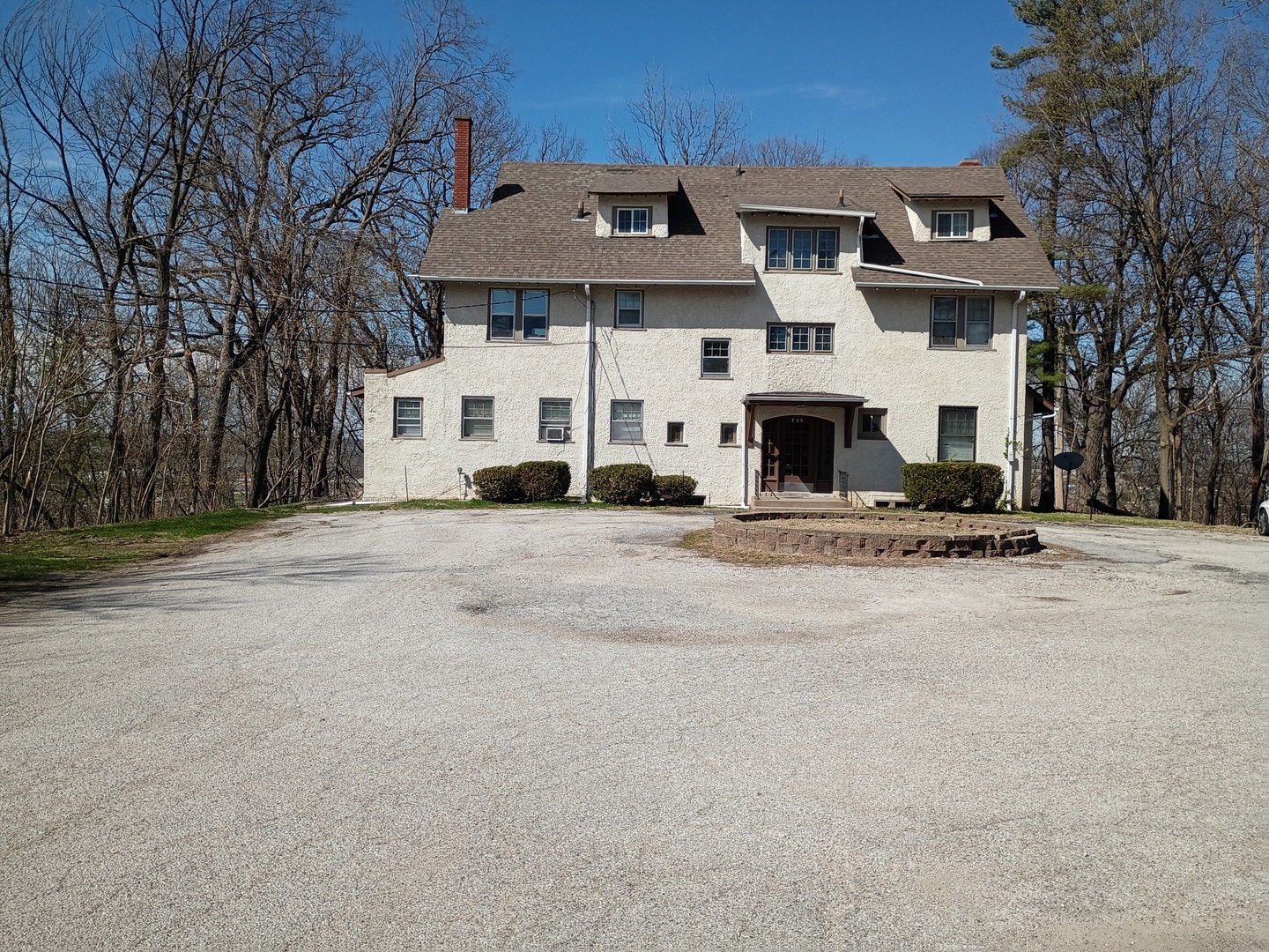 735 20TH Avenue East Moline IL 61244