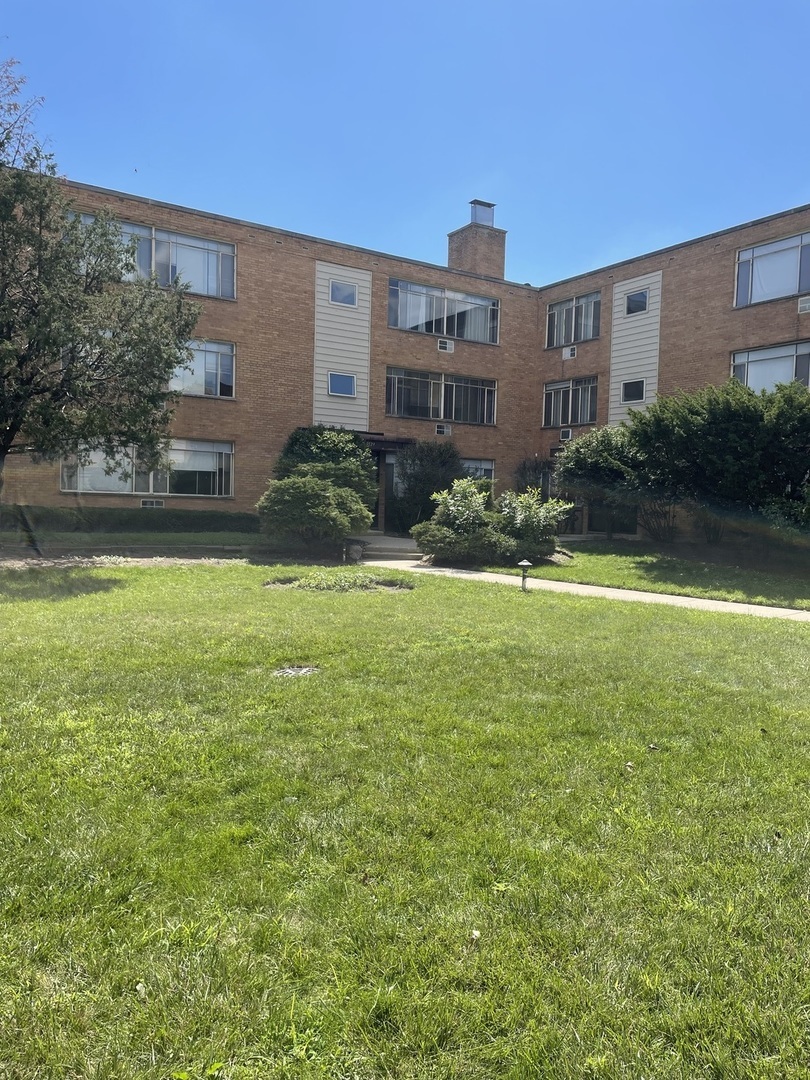 7529 North Maplewood Avenue Chicago IL 60645