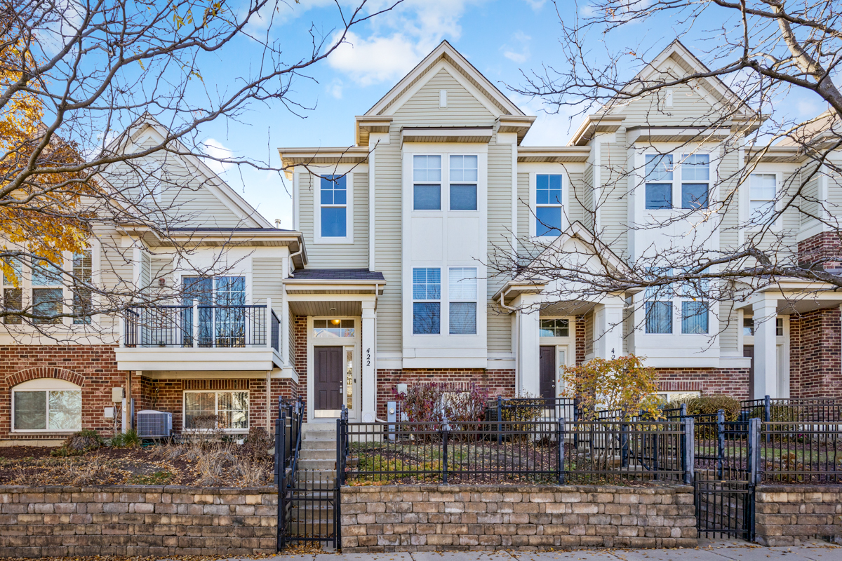 422 Grosvenor Lane Aurora IL 60504