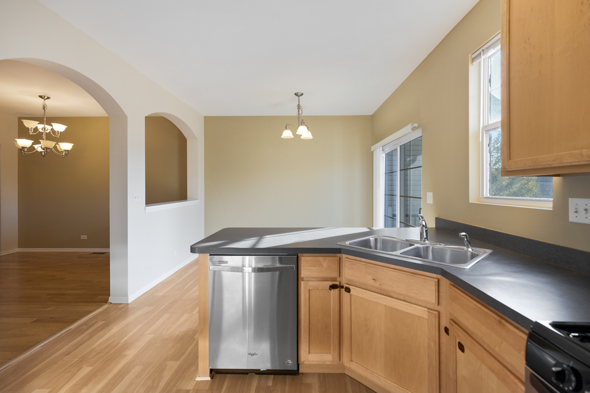 422 Grosvenor Lane Aurora IL 60504