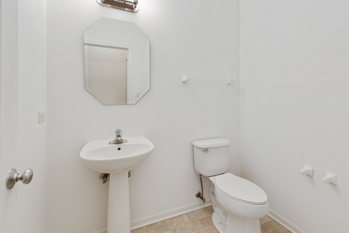 422 Grosvenor Lane Aurora IL 60504
