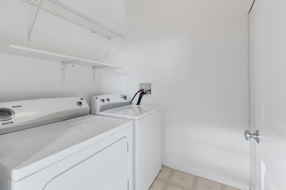 422 Grosvenor Lane Aurora IL 60504