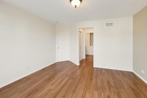 422 Grosvenor Lane Aurora IL 60504