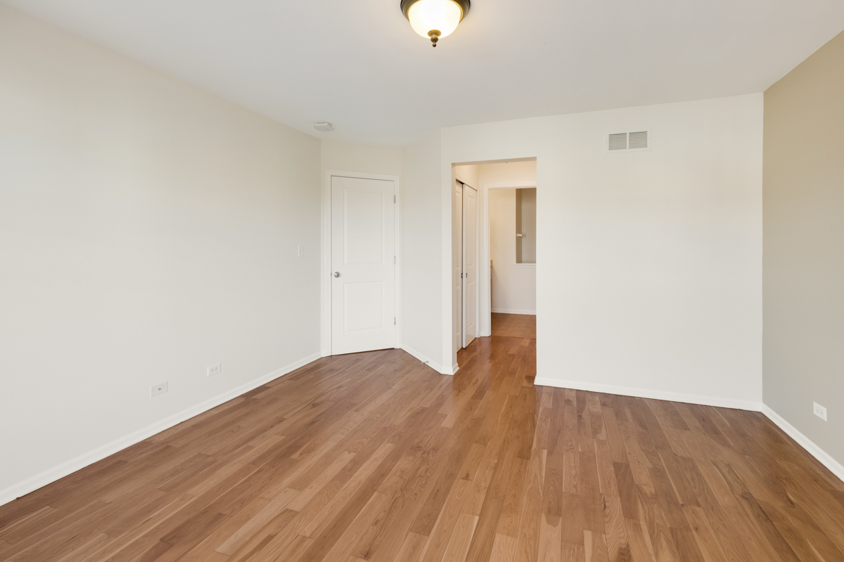 422 Grosvenor Lane Aurora IL 60504