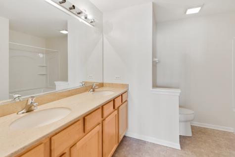 422 Grosvenor Lane Aurora IL 60504