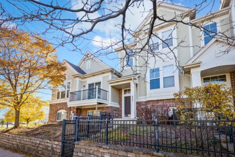 422 Grosvenor Lane Aurora IL 60504