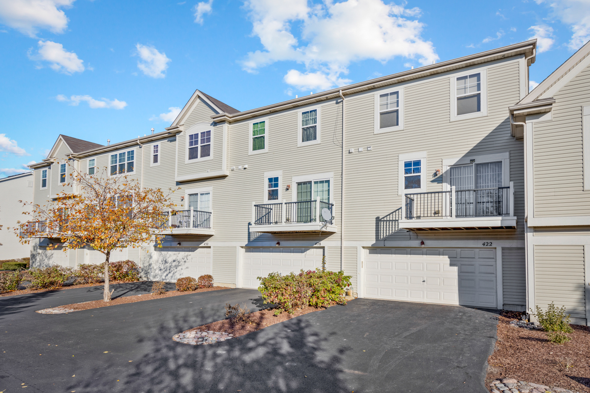 422 Grosvenor Lane Aurora IL 60504