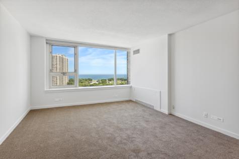 2728 North Hampden Court Chicago IL 60614