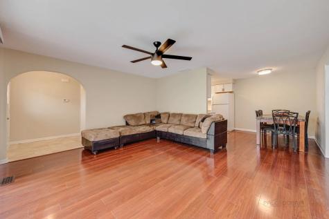 219 Kendrick Court Schaumburg IL 60194
