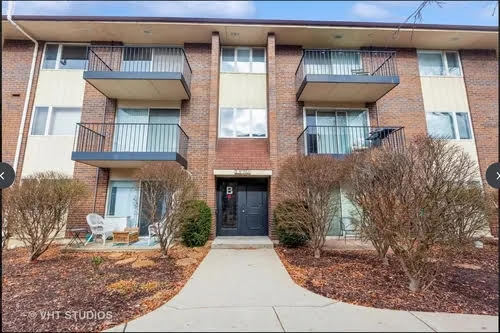 5S066 Pebblewood Lane Naperville IL 60563
