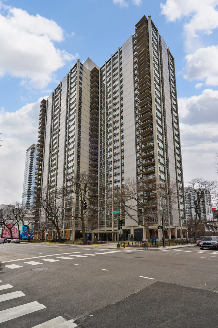 1255 North Sandburg Terrace Chicago IL 60610