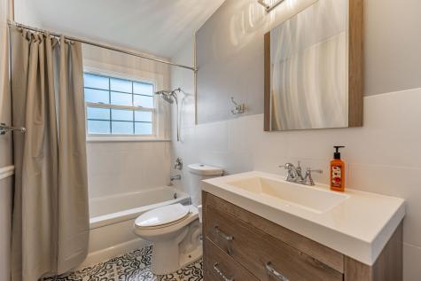 209 Washington Square Elk Grove Village IL 60007