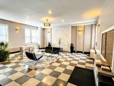 3933 North Clarendon Avenue Chicago IL 60613