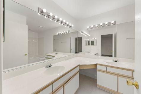182 Half Moon Circle Aurora IL 60504