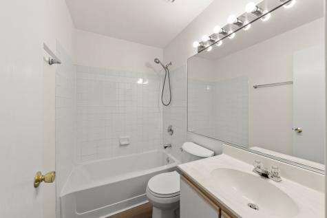 182 Half Moon Circle Aurora IL 60504