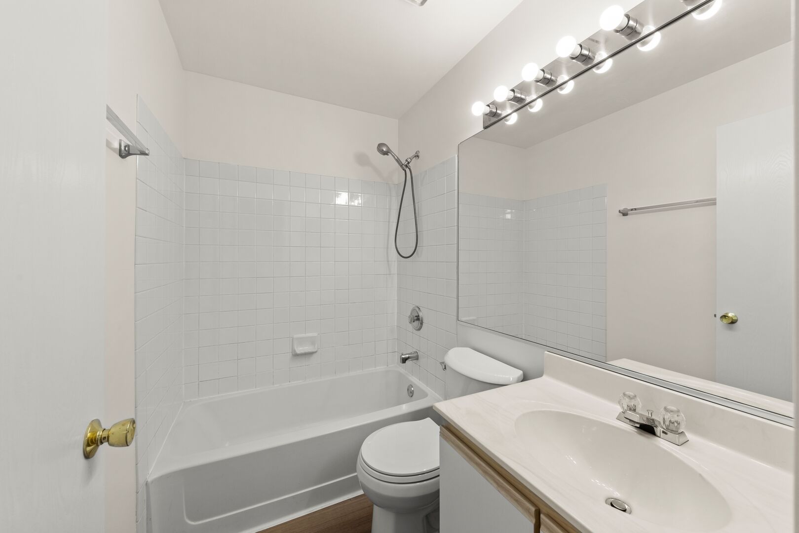182 Half Moon Circle Aurora IL 60504